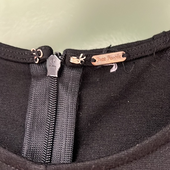 Free People size S/M Black Dress, with pockets GUC. 16 inch pit to pit - Picture 4 of 8